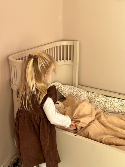 Fløjlskjole med flæser - chocolate brown