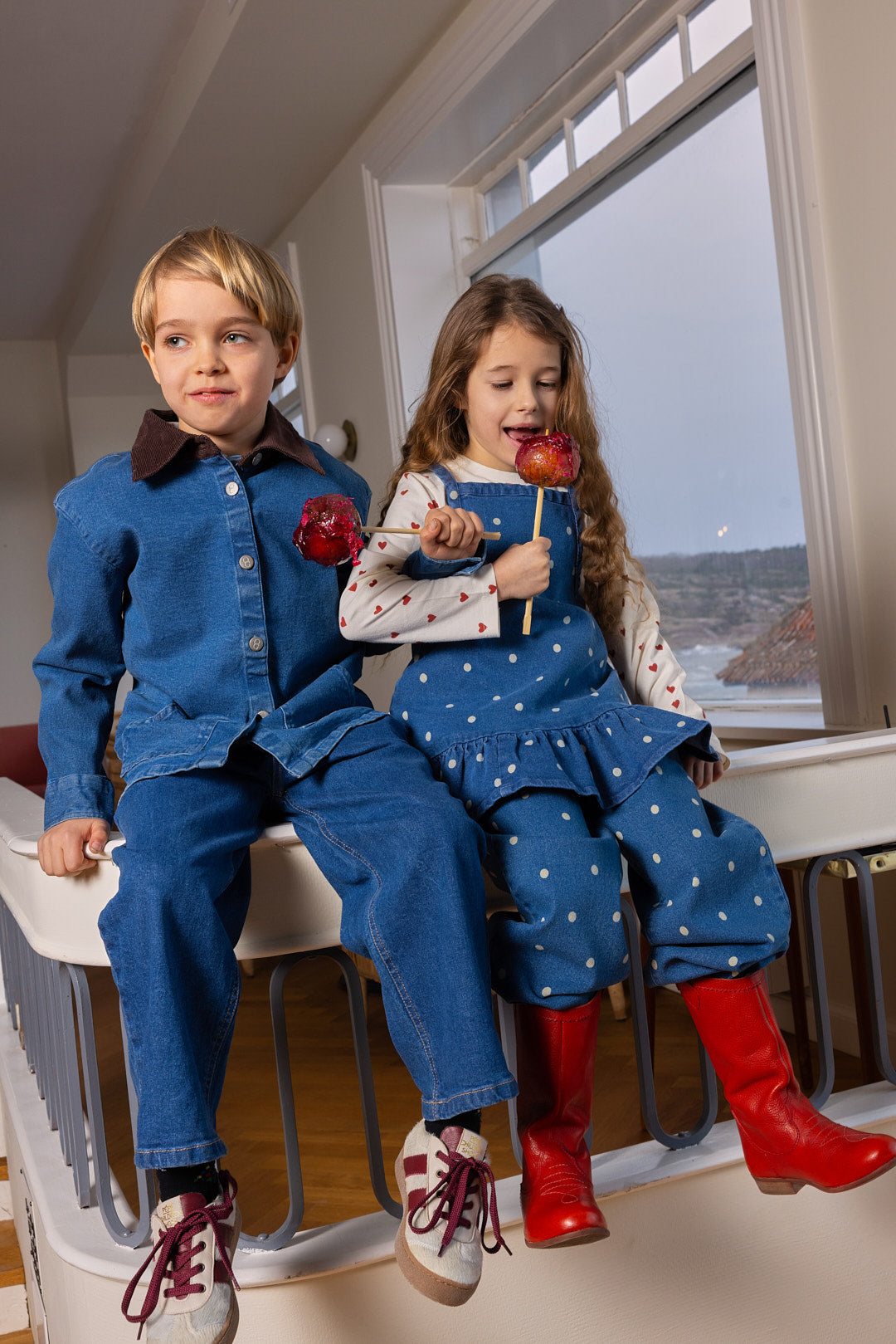 Denim kjole - white dots
