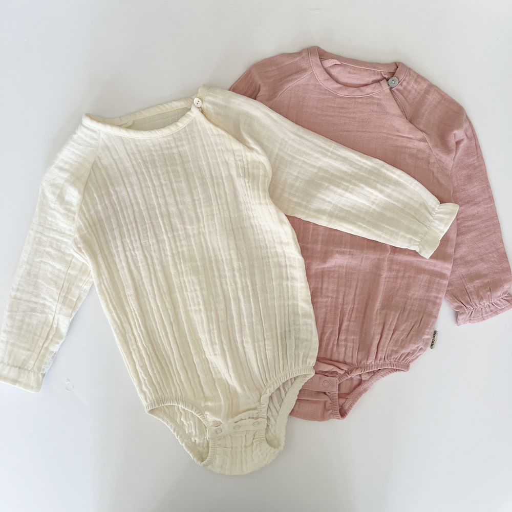 Body-Strampler aus Mais-Musselin – gebrochenes Weiß
